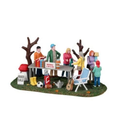 Lemax Neighborhood Yard Sale - 18.5cm